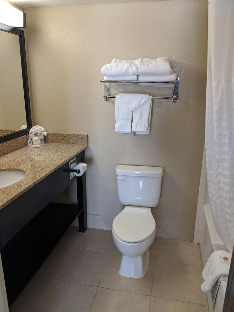 Comfort Suites Concord Mills Экстерьер фото