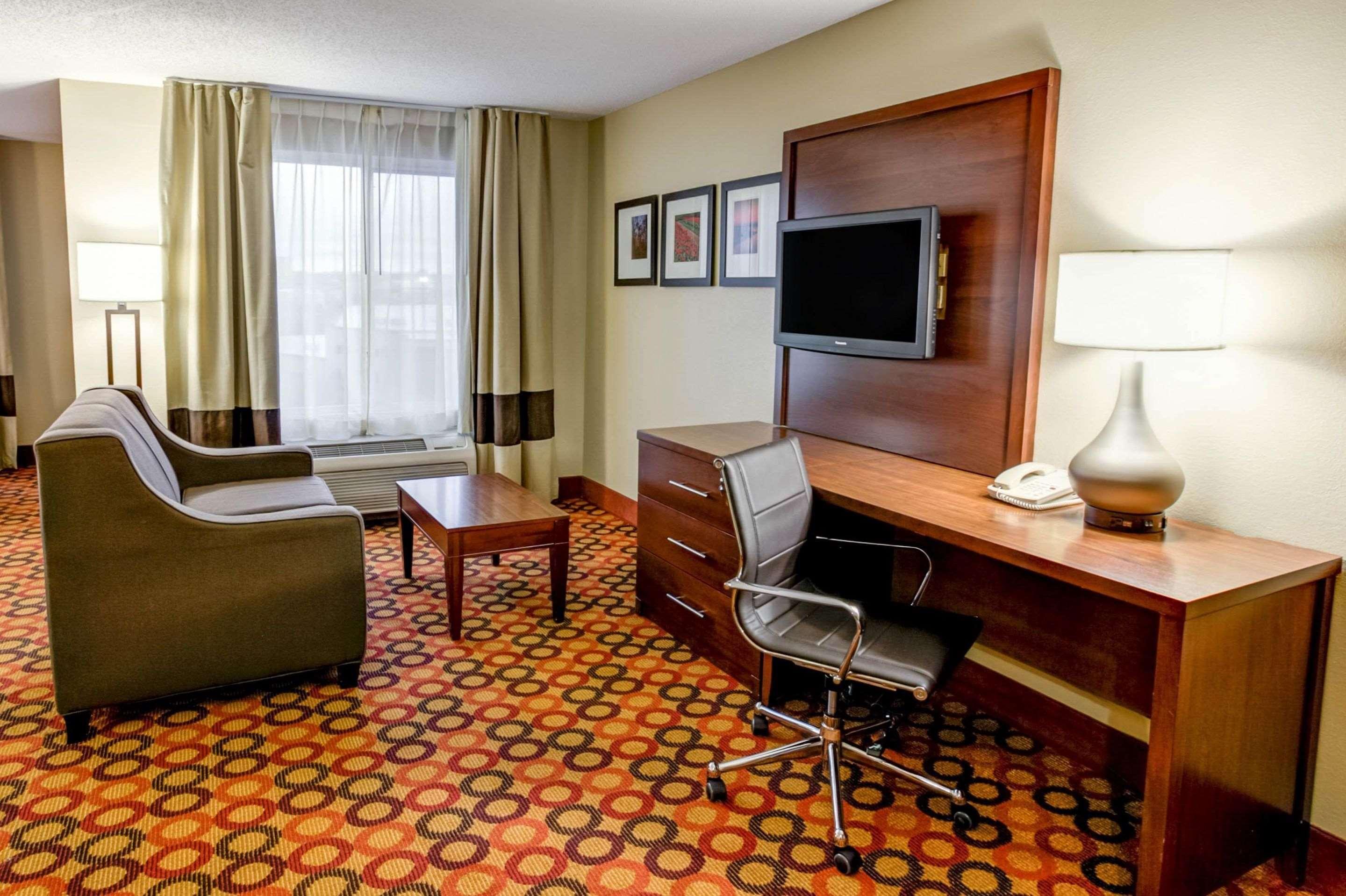 Comfort Suites Concord Mills Экстерьер фото