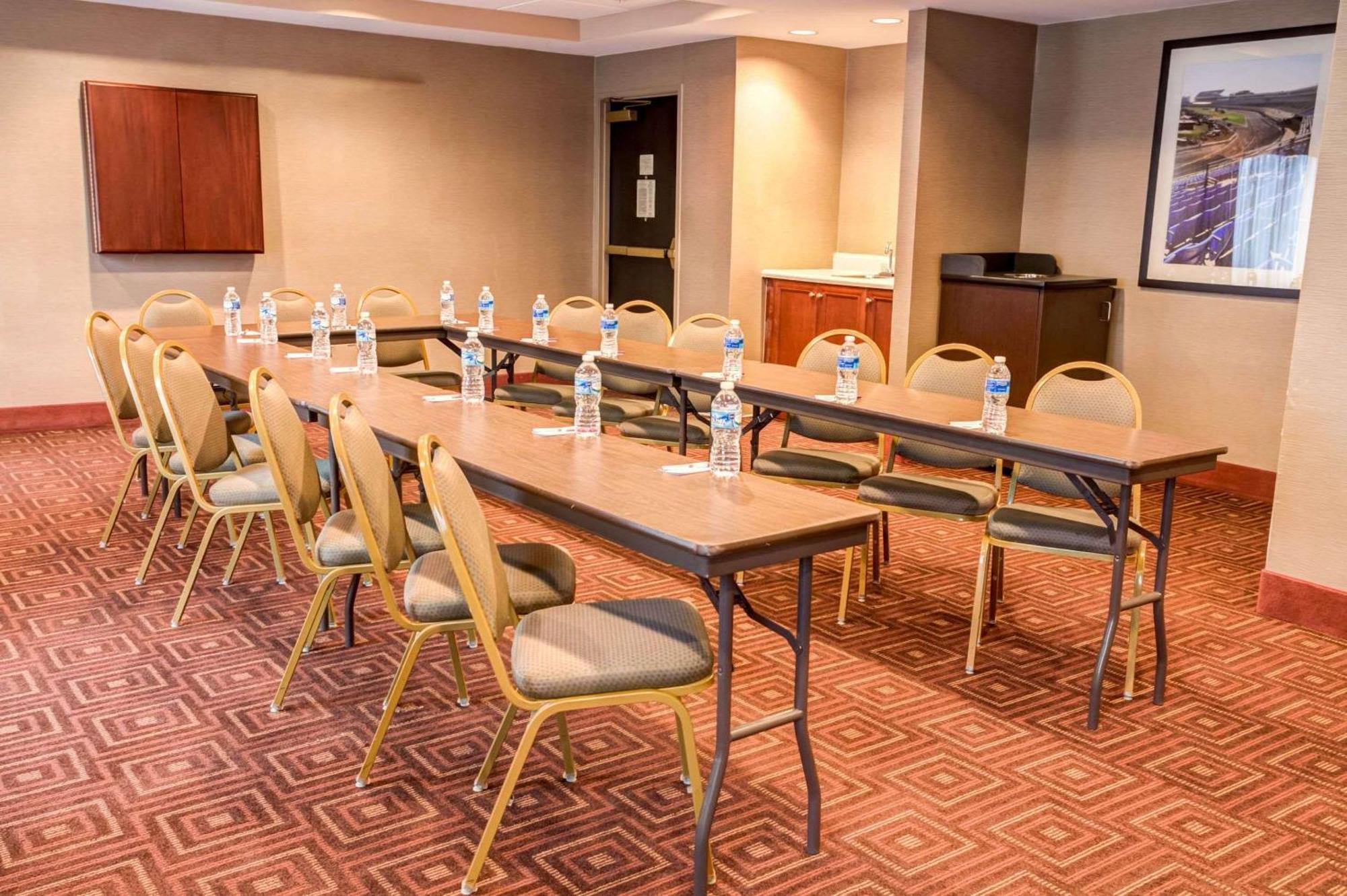 Comfort Suites Concord Mills Экстерьер фото