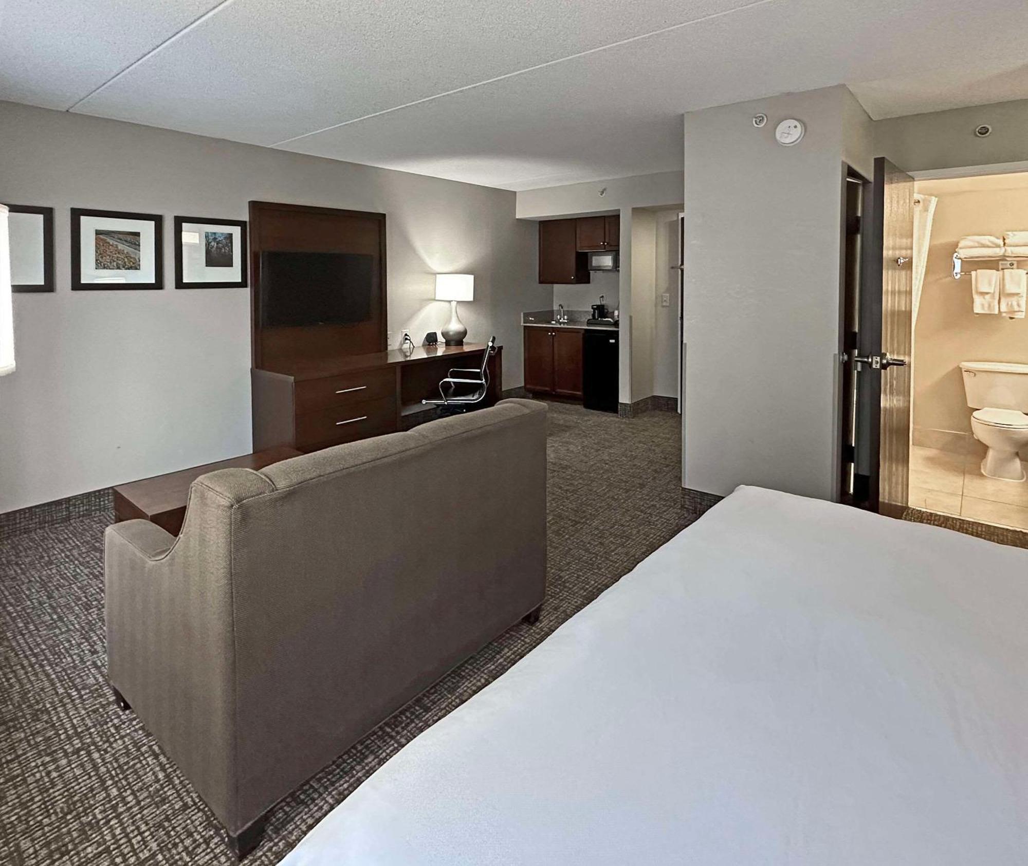 Comfort Suites Concord Mills Экстерьер фото