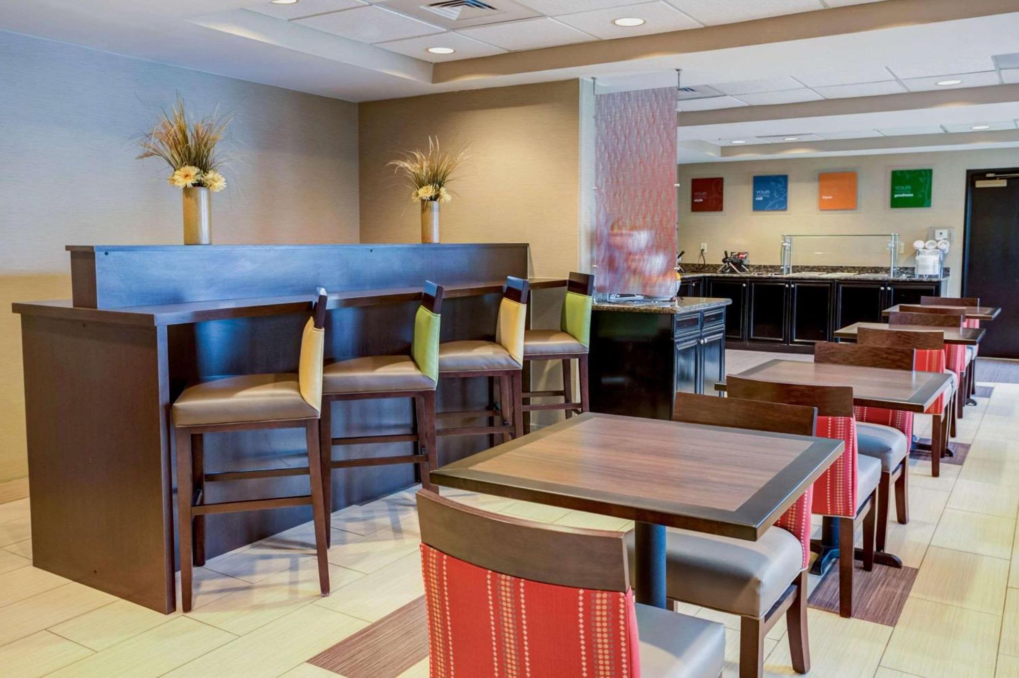 Comfort Suites Concord Mills Экстерьер фото